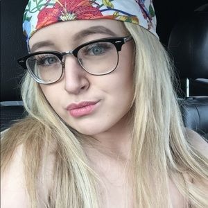 Meet your Posher, Carli